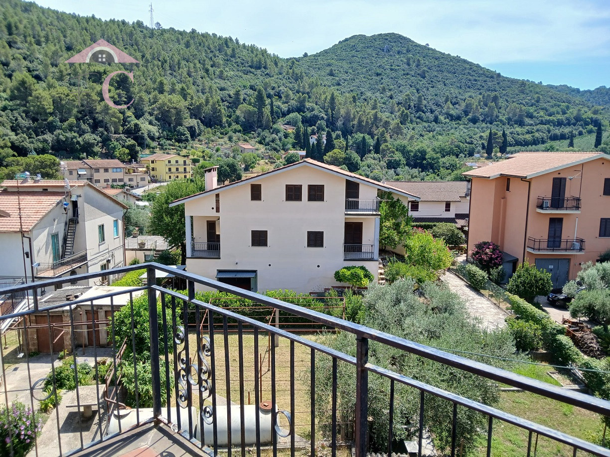 primo piano con terrazza panoramica garage e giardino 4.png